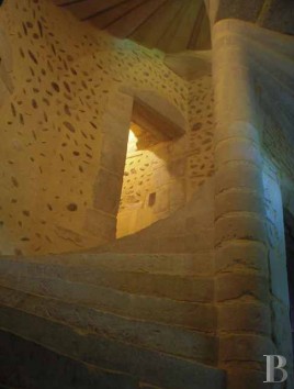 Castles / chateaux  for sale - rhones-alps - Authentic medieval castle in the French department of Dr&ocirc;me