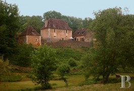 Residences for sale - aquitaine - 12th century stronghold house-with 44 acres in the P&eacute;rigord 
