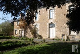 Religious edifices for sale - pays-de-loire - 18th century presbytery in a village -in the Anjou area