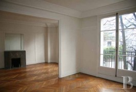 ile-de-france - 1930�s flat with a 30 m&sup2; (323 sq ft) terrace -on Avenue Junot