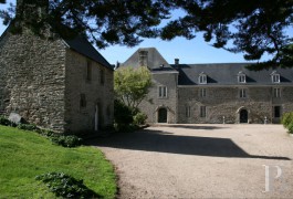 les ch�teaux &agrave; vendre - bretagne - En Nord Finist&egrave;re,-ch&acirc;teau du 15&egrave;me S. 