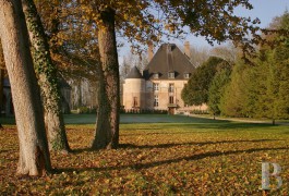 Castles / chateaux for sale - champagne-ardennes - In the French department of Aube, listed castle with water-filled moats and large outbuildings 