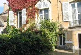 Mansion houses for sale - burgundy - An 18th century mansion house in the heart of a Burgundy town of art and history