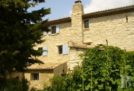 les maisons de village &agrave; vendre - paca - En lisi&egrave;re de village proche de Salon de Provence, ancienne Magnanerie