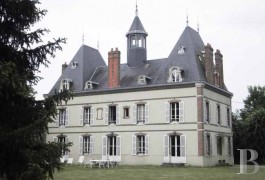 Castles / chateaux for sale - ile-de-france - Petit ch&acirc;teau de style Louis XIII -&agrave; 1h30 au sud de Paris
