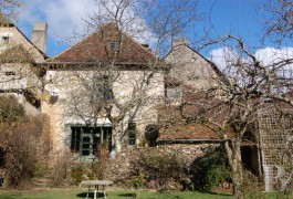 les maisons de village &agrave; vendre - limousin - Corr&egrave;ze, maison de village avec jardin bord&eacute; par une rivi&egrave;re