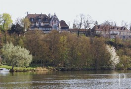 les manoirs à vendre - haute-normandie - Entre Paris et Deauville, manoir et son logis d'amis surplombant la Seine.