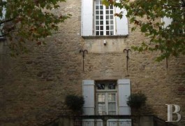 les ch�teaux &agrave; vendre - languedoc-roussillon - Ch&acirc;teau de village en Uz&egrave;s