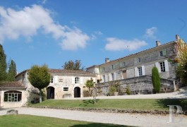Character houses for sale - poitou-charentes - Late 18th century Charente- dwelling in 15.5 acres