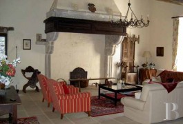 les h�tels particuliers &agrave; vendre - bourgogne - C&ocirc;te d'Or, maison romane et h&ocirc;tel 
particulier 17&egrave;me S. class&eacute;s MH