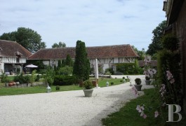 Farms for sale - ile-de-france - Large, 18th century farm with its outbuildings set around a square courtyard near to Troyes