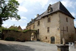 Village houses for sale - limousin - A noble residence with an old 15th century tower in the heart of a medieval city near Brive