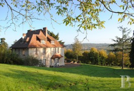 les demeures &agrave; vendre - basse-normandie - Vall&eacute;e de la Touques, en position dominante,-demeure d&eacute;but 20&egrave;me S. 
