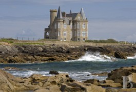 les ch�teaux &agrave; vendre - bretagne - Quiberon,-un ch&acirc;teau et la mer