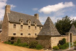 les monuments historiques &agrave; vendre - bretagne - C&ocirc;te de granit rose,-manoir inscrit M.H.