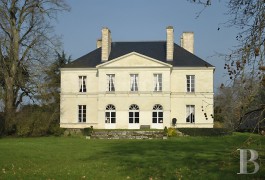 les monuments historiques &agrave; vendre - pays-de-loire - A 12 km de Nantes,- ch&acirc;teau inspir&eacute; de Palladio, inscrit MH 