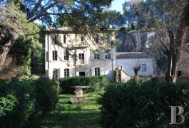 les bastides et les mas &agrave; vendre - paca - Bastide 18&egrave;me S. avec 6ha -dans les Alpilles