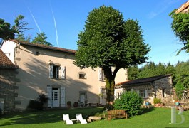 les maisons de caract�re &agrave; vendre - aquitaine - P&eacute;rigord Vert, demeure du 17e S.-et son enceinte sur plus de 6 ha