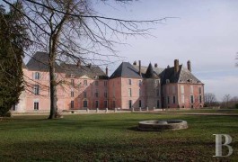 Castles / chateaux for sale - center-val-de-loire - A monument to French history -in Meung-sur-Loire