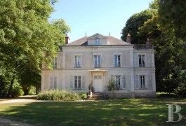 les ch�teaux &agrave; vendre - ile-de-france - Au sud de la Seine-et-Marne,-proche Fontainebleau, petit ch&acirc;teau 18&egrave;me 