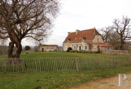 Residences for sale - midi-pyrenees - Caussenard-style estate with 38 ha (94 acres) in the Quercy region 