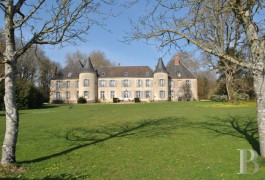 les ch�teaux &agrave; vendre - centre-val-de-loire - A 200 km de Paris, ch&acirc;teau Renaissance-16&egrave;me S., remani&eacute; au 17&egrave;me S.