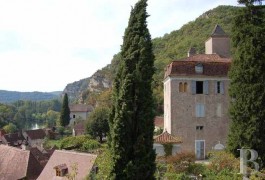les ch�teaux &agrave; vendre - midi-pyrenees - Lot: ch&acirc;teau, jardins et bassins &eacute;tag&eacute;s -inscrits MH, &agrave; restaurer