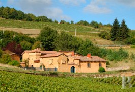 les demeures &agrave; vendre - rhone-alpes - Beaujolais, commanderie du 16&egrave;me s.-
en pierre dor&eacute;e
