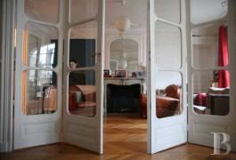 ile-de-france - Late 19th century, 155 m&sup2; (1,668 sq ft) flat -in the R&eacute;publique district
