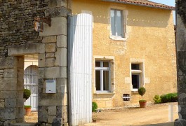 les maisons de village &agrave; vendre - poitou-charentes - En Poitou,-maison de village du 15&egrave;me S. 