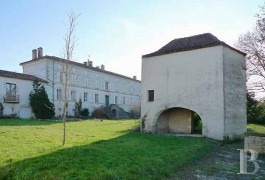 les maisons de village &agrave; vendre - poitou-charentes - Logis Charentais du 19&egrave;me S.-et ses Pigeonniers 