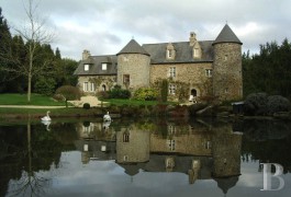 les manoirs &agrave; vendre - bretagne - Tregor,-
manoir d'origine 15&egrave;me S. sur 5 ha 
