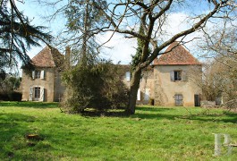 les maisons de caract�re &agrave; vendre - poitou-charentes - En Poitou, logis du 17&egrave;me S. et ses 48ha de terres
