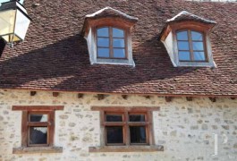 les maisons de caract�re &agrave; vendre - centre-val-de-loire - Centre,- maison 15e-18e S. dans une ville fortifi&eacute;e
