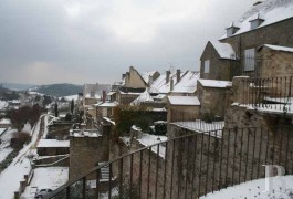 les maisons de caract�re &agrave; vendre - bourgogne - Bourgogne, une maison m&eacute;di&eacute;vale -et sa tour de rempart