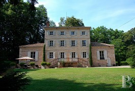 Residences for sale - rhones-alps - Restored property in the centre of a small Burgundy town