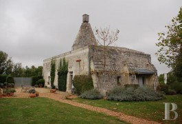 les maisons de caract�re &agrave; vendre - centre-val-de-loire - Aux confins de la Touraine et de l�Anjou,-rare moulin cavier et sa maison d�amis 