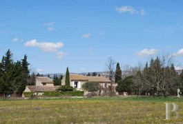 Traditional Provencal cottages & farmhouses for sale - provence-cote-dazur - 19th century, traditional Provencal farmhouse near to Luberon and the Alpilles mountains