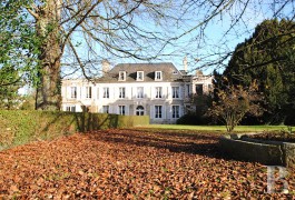 les ch�teaux &agrave; vendre - basse-normandie - En pays d'Auge,-ch&acirc;teau du 19&egrave;me S. 

