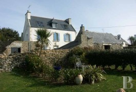 Character houses for sale - brittany - House and steeply-pitched-slate-roofed cottage in a hamlet facing the sea