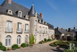les demeures &agrave; vendre - pays-de-loire - Anjou, au c�ur d�un village historique,-h&ocirc;tel particulier 18&egrave;me S.