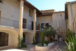 les maisons de village &agrave; vendre - languedoc-roussillon - Dans le Gard Rhodanien,-grande maison de village