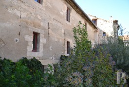 les maisons de village &agrave; vendre - languedoc-roussillon - Villeneuve-l&egrave;s-Avignon,-autour d'une cour