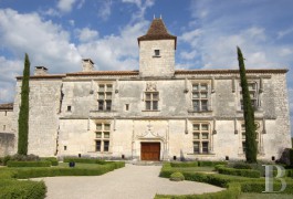 les ch�teaux &agrave; vendre - midi-pyrenees - Ch&acirc;teau du 15e S. class&eacute; MH, joyau-de la Renaissance en Quercy 