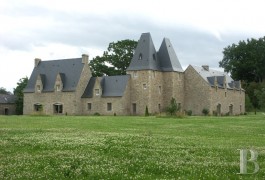 les demeures &agrave; vendre - bretagne - Au nord de Rennes,-
propri&eacute;t&eacute; sur trois hectares
