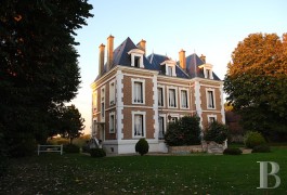 les maisons de caract�re &agrave; vendre - haute-normandie - A 80 km de Paris, en Haute Normandie,-ch&acirc;teau du 19&egrave;me S. 
      
