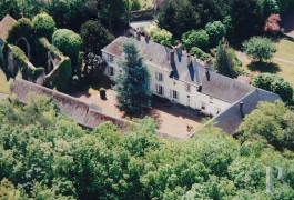 les monuments historiques &agrave; vendre - ile-de-france - Au sud de Paris, ch&acirc;teau et d&eacute;pendances du 18&egrave;me S. et ruines d�un prieur&eacute; du 12&egrave;me S.