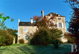 les ch�teaux &agrave; vendre - basse-normandie - En Basse Normandie,-petit ch&acirc;teau du 18&egrave;me S. et sa chapelle 