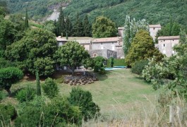 Farms for sale - rhones-alps - Former fortified farm in the heart of a medieval village in south Ard&egrave;che