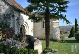 les maisons de caract�re &agrave; vendre - poitou-charentes - En Poitou, &Eacute;glise du 12&egrave;me S. inscrite MH et son Prieur&eacute; du 15&egrave;me S. 